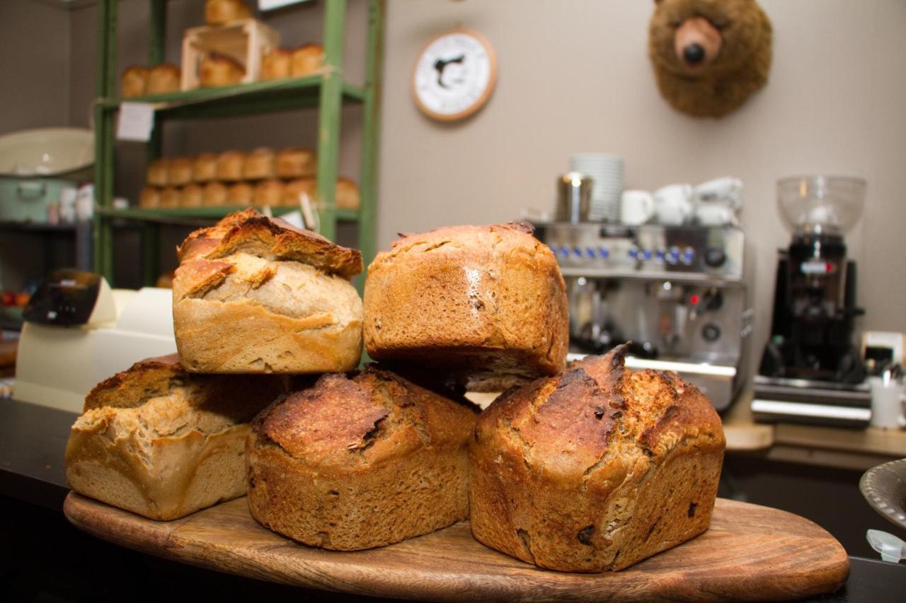 The Bear Bread Bakery B&B, Ensuite Rooms Above The Bakery, Colyton エクステリア 写真