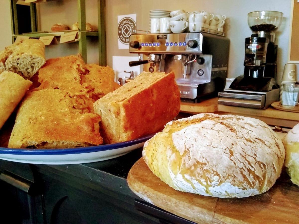 The Bear Bread Bakery B&B, Ensuite Rooms Above The Bakery, Colyton エクステリア 写真