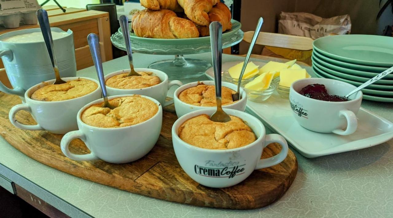 The Bear Bread Bakery B&B, Ensuite Rooms Above The Bakery, Colyton エクステリア 写真