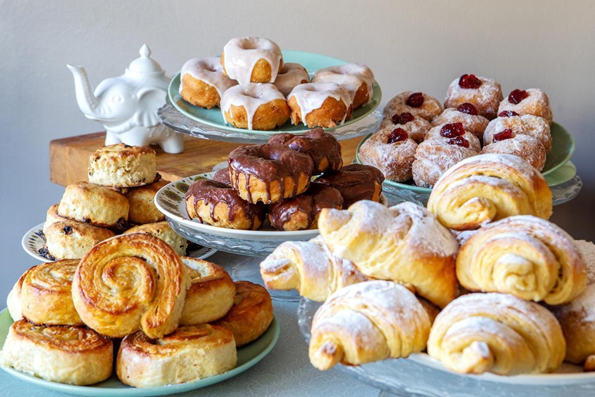 The Bear Bread Bakery B&B, Ensuite Rooms Above The Bakery, Colyton エクステリア 写真